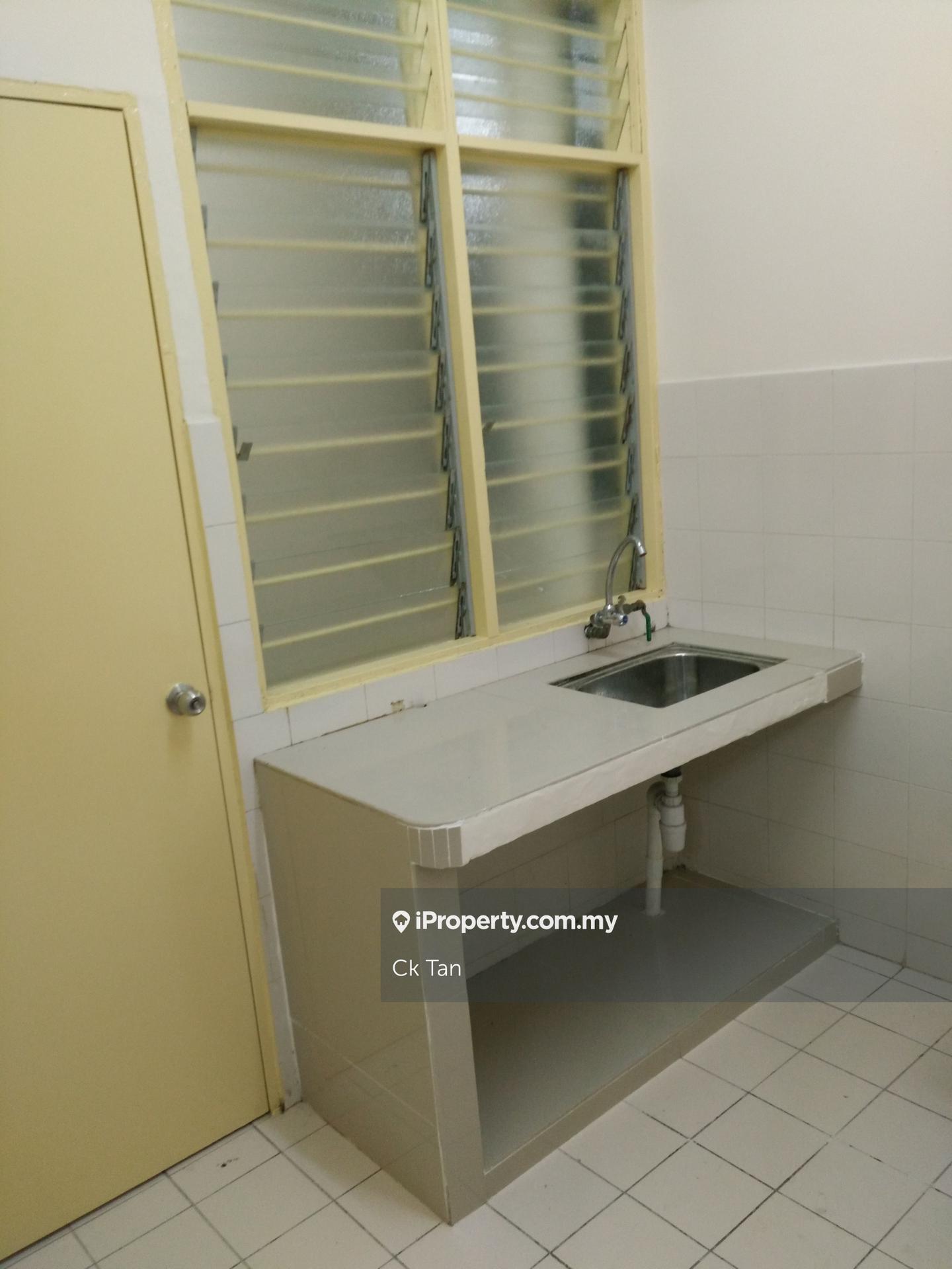 Apartment for Rent in Pangsapuri Lagoon Perdana by Ck Tan - iProperty.com.my