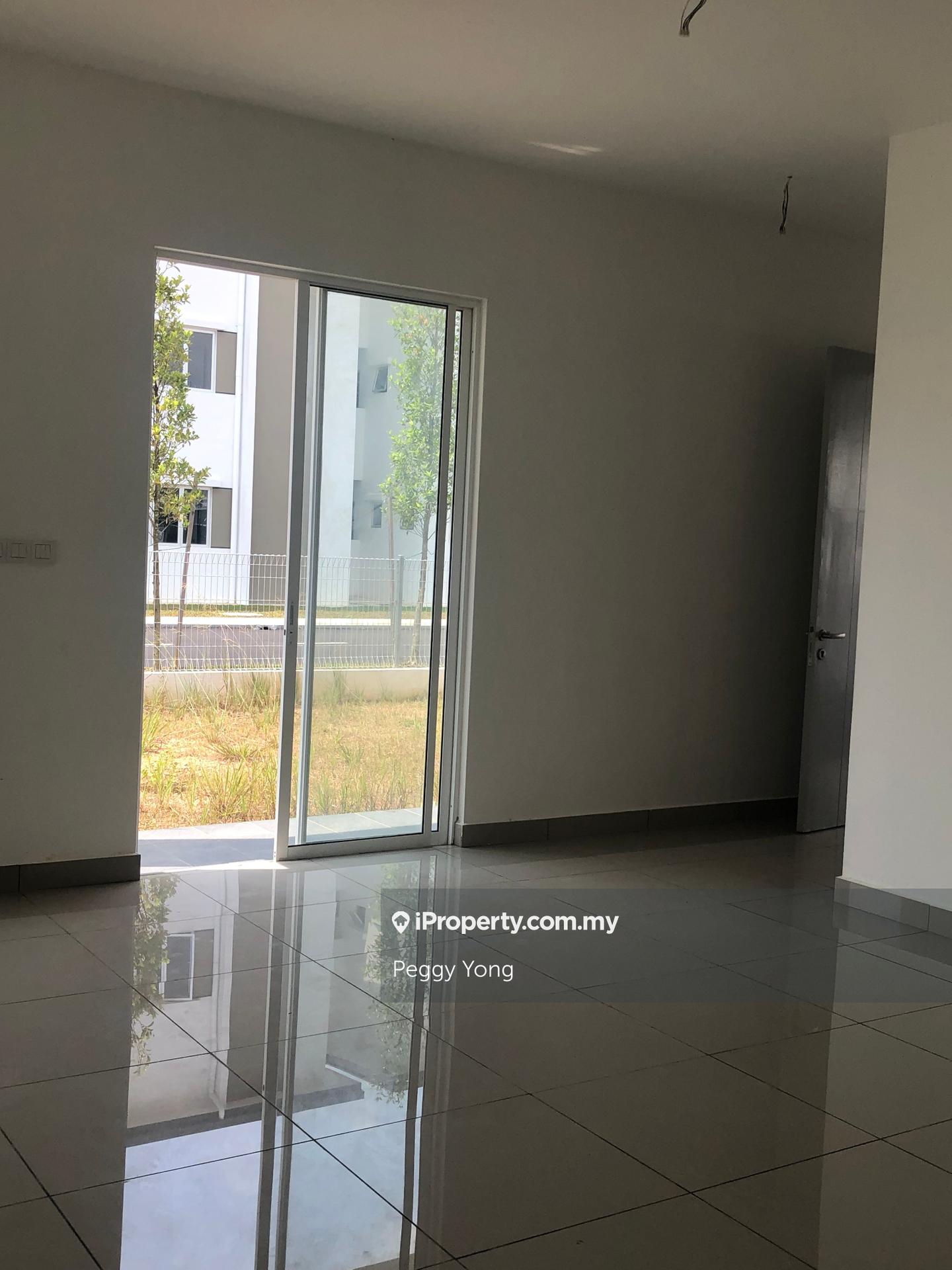 Townhouse for Sale in Taman Plantinum Residence, Dengkil by Peggy Yong - iProperty.com.my