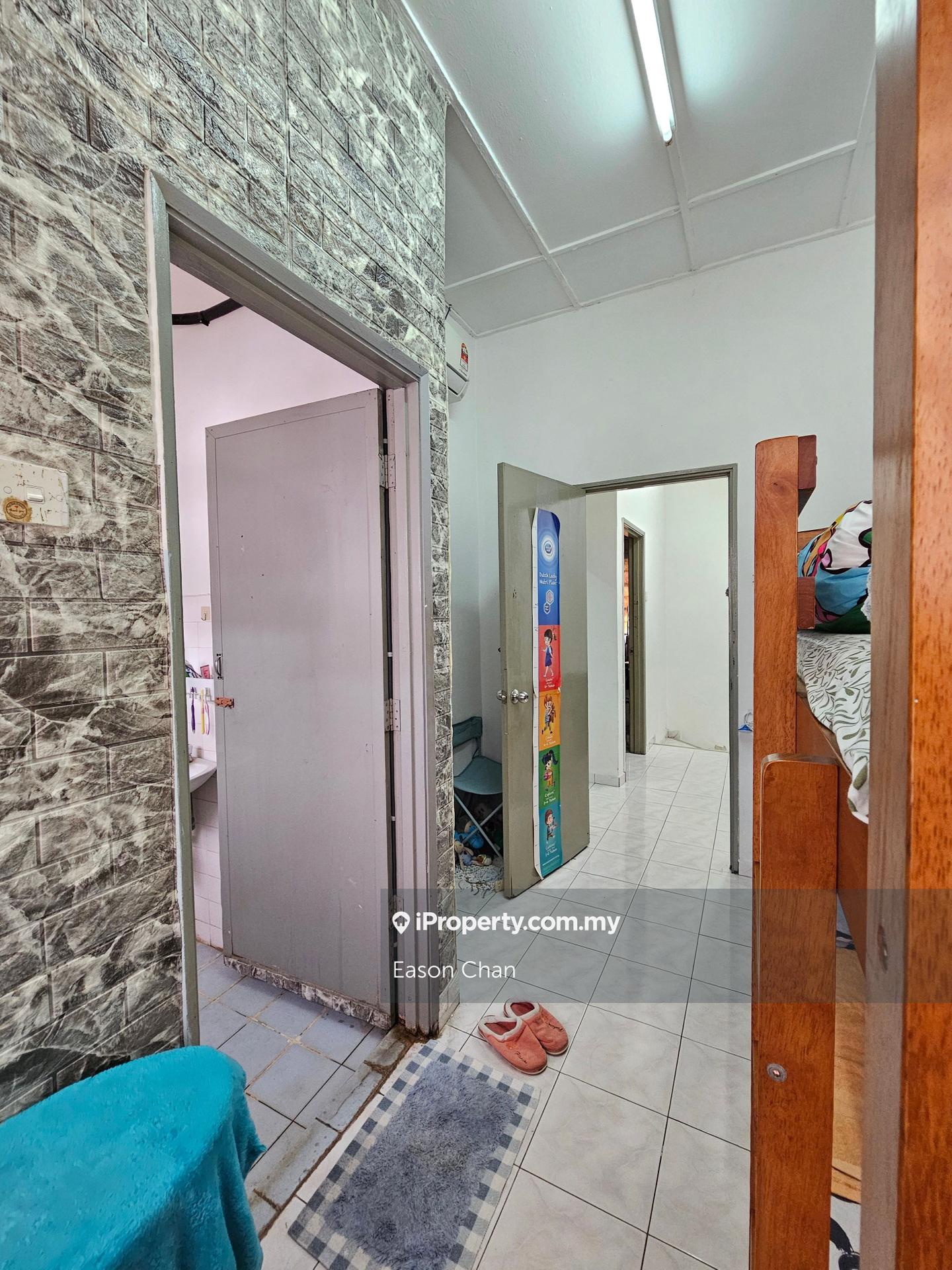 Rumah Berangkai 2 Tingkat untuk Dijual di Taman Desa Serdang, Seri Kembangan oleh Eason Chan - iProperty.com.my