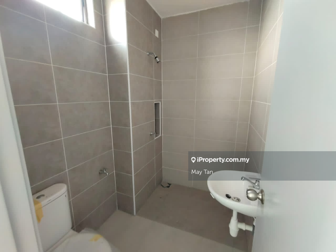 Rumah Berangkai 2 Tingkat untuk Dijual di Taman Mengkibol/Free lawyer &Stamp duty, Kluang oleh May Tan - iProperty.com.my