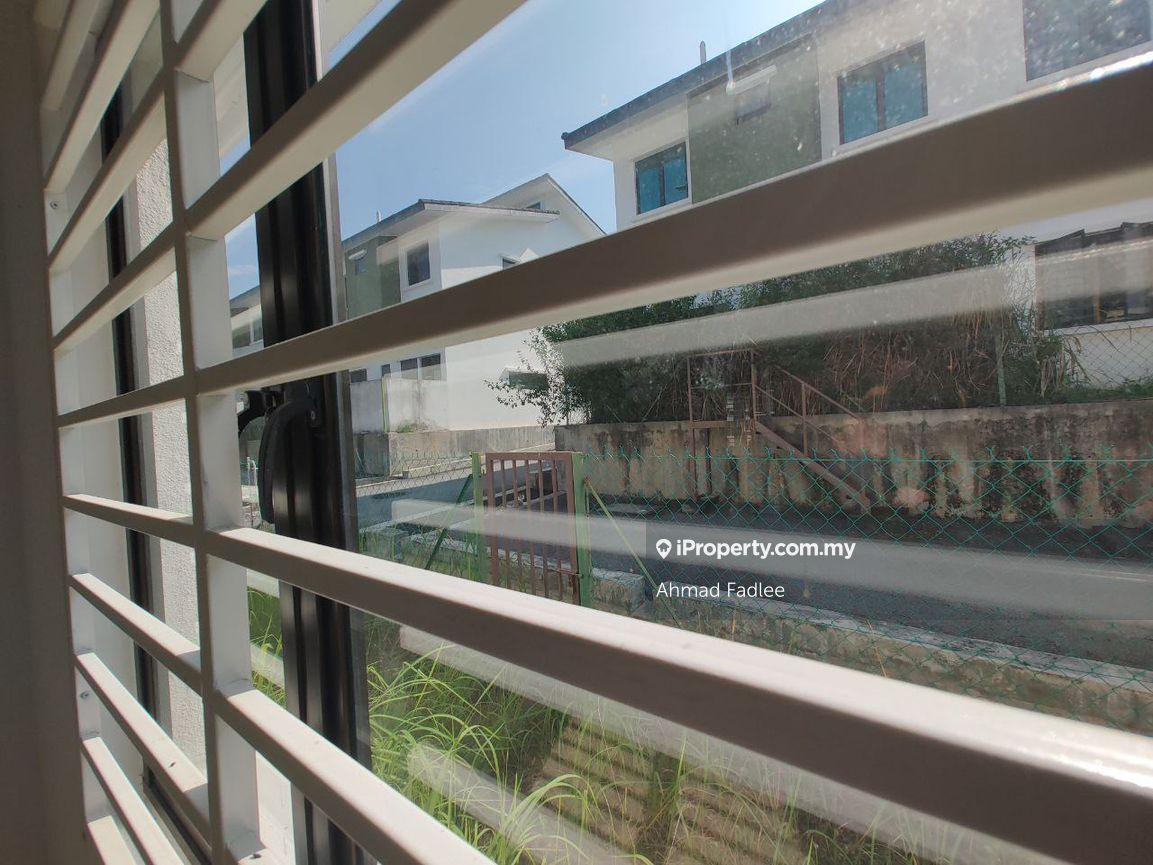 Rumah Berangkai 2 Tingkat untuk Dijual di Taman Saujana Sekata, Bangi oleh Ahmad Fadlee - iProperty.com.my