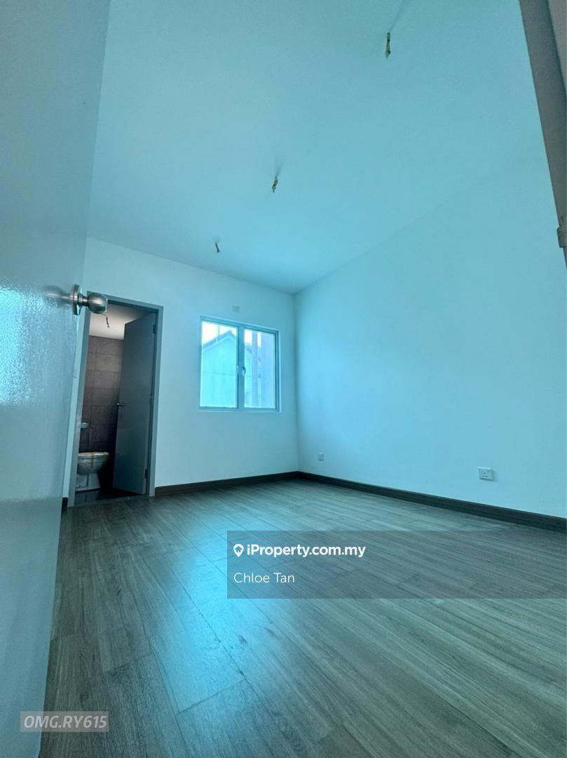 Rumah Berangkai 1.5 Tingkat untuk Dijual di Kota Bayuemas, Klang oleh Chloe Tan - iProperty.com.my