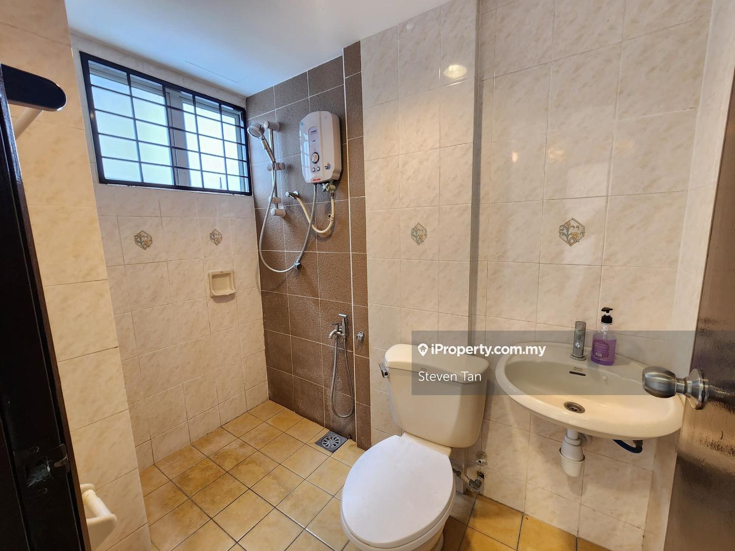 Condominium for Sale in La Vista Condominiums by Steven Tan - iProperty.com.my