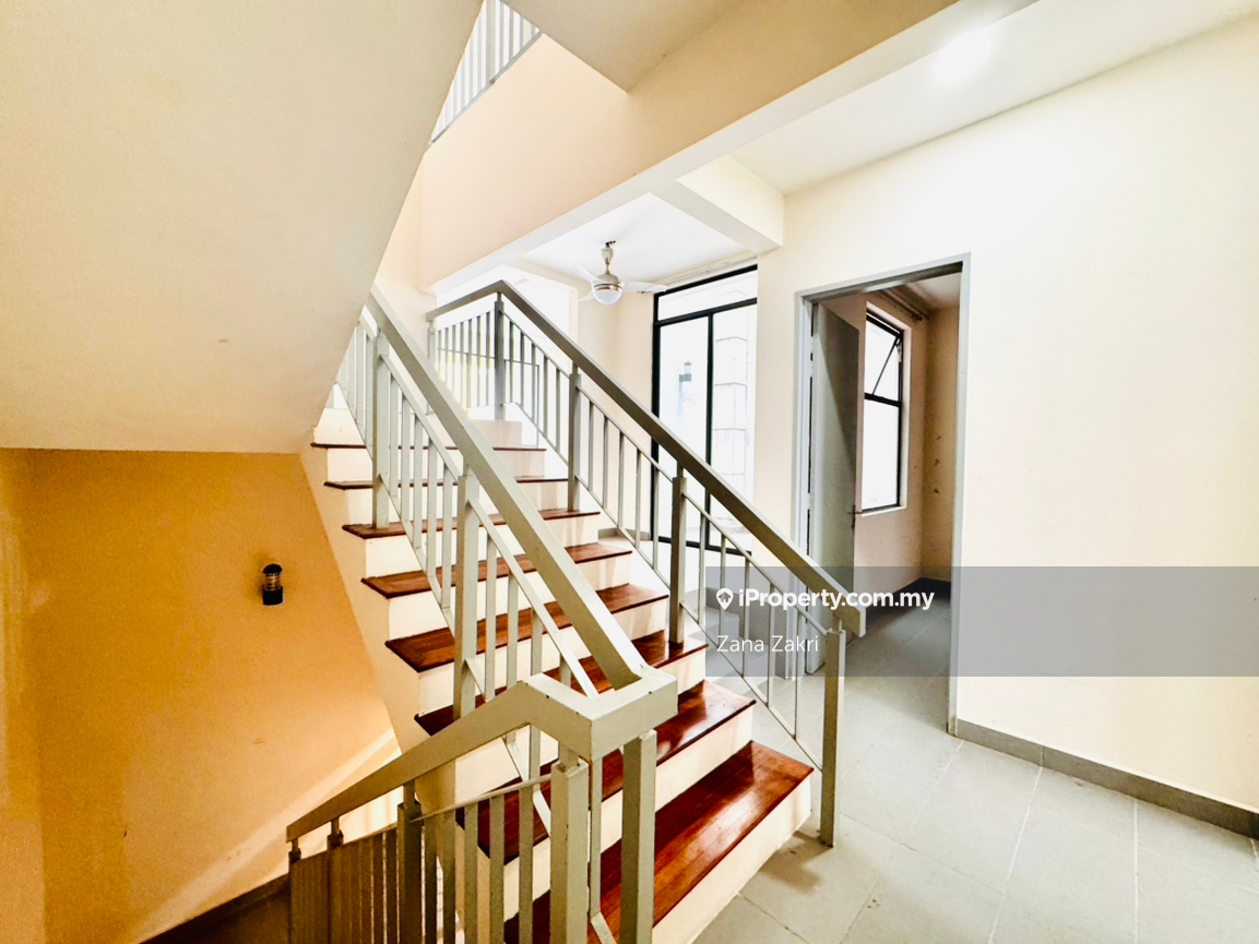 Rumah Berangkai 3 Tingkat untuk Dijual di TAMAN UKAY TROPIKA, Ampang oleh Zana Zakri - iProperty.com.my