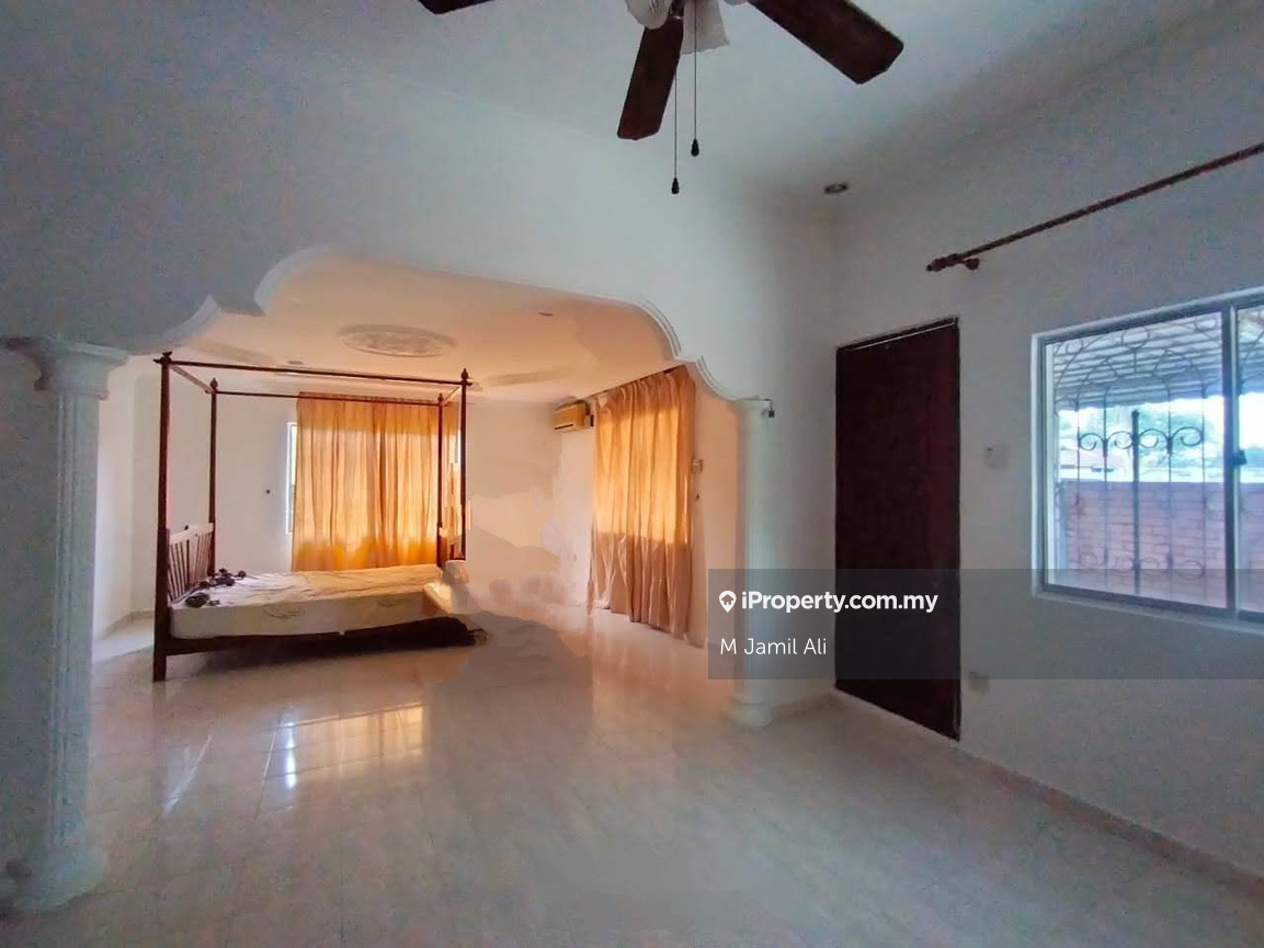 Bungalow House for Sale in Kampung Melayu, Kluang by M Jamil Ali - iProperty.com.my