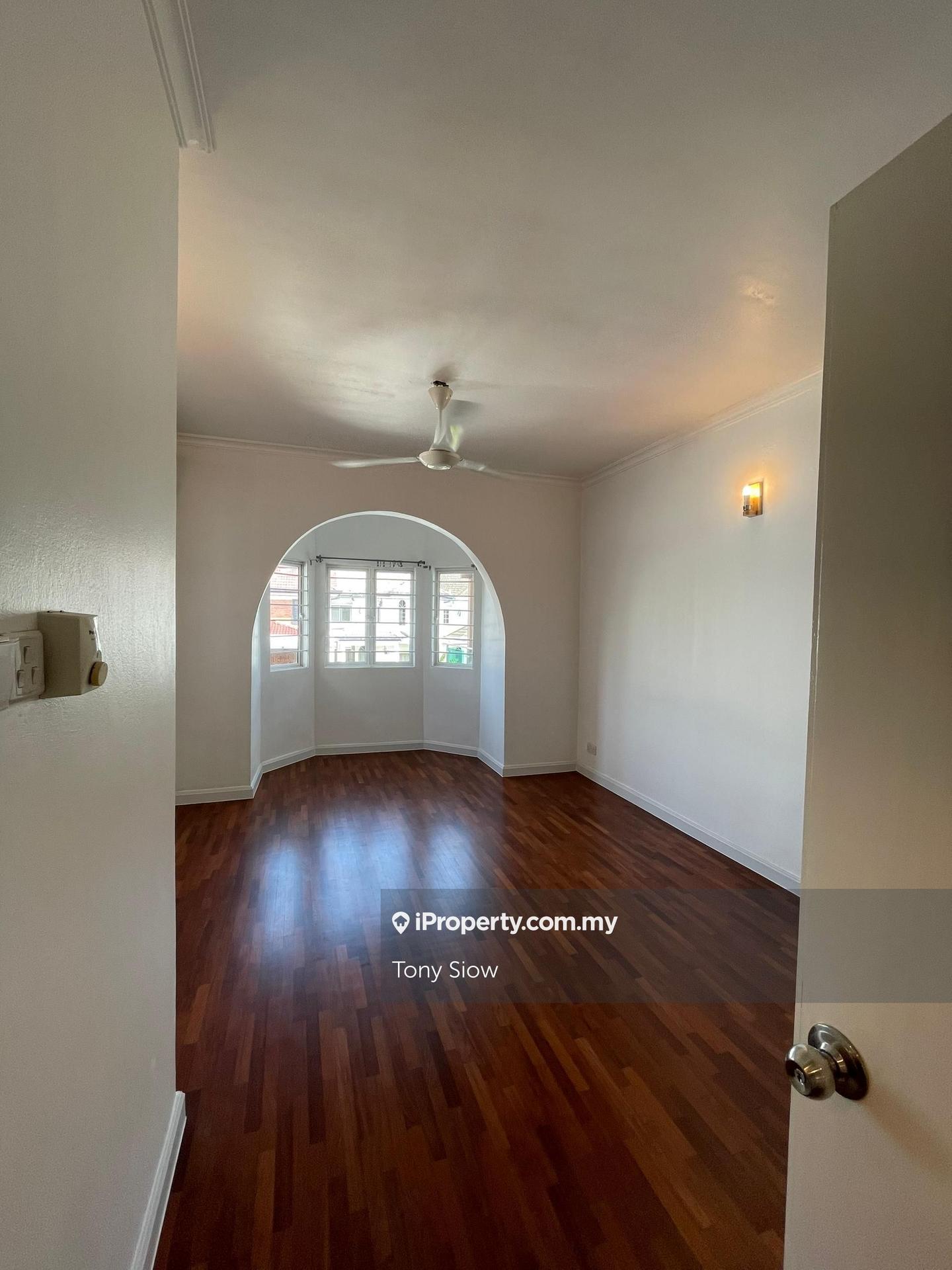 Rumah Berangkai 2 Tingkat untuk Dijual di Usj 5, Subang Jaya oleh Tony Siow - iProperty.com.my