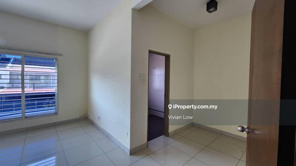 2.5-storey Terraced House for Sale in Taman Suria Tropika, Seri Kembangan by Vivian Low - iProperty.com.my