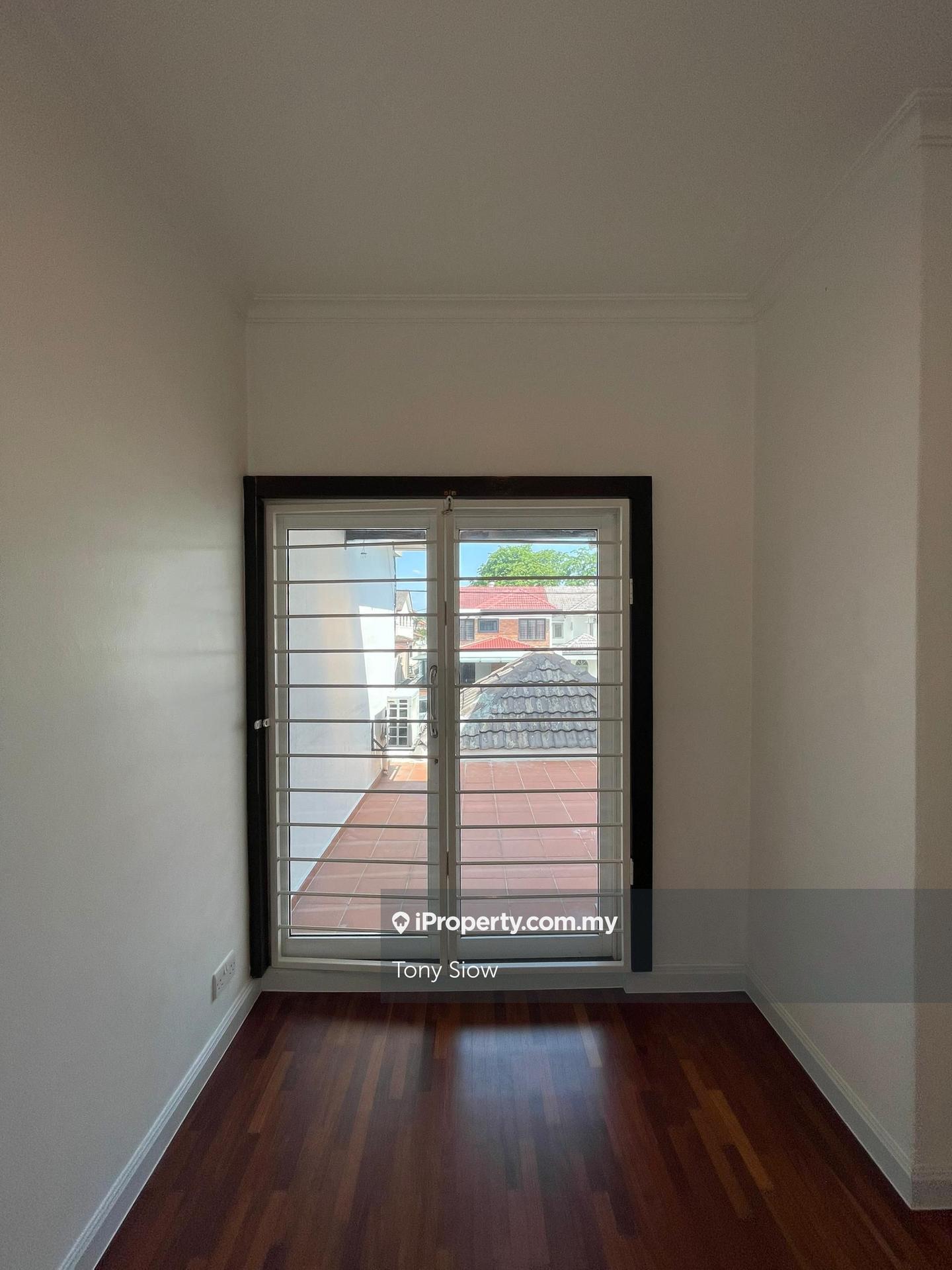 Rumah Berangkai 2 Tingkat untuk Dijual di Usj 5, Subang Jaya oleh Tony Siow - iProperty.com.my