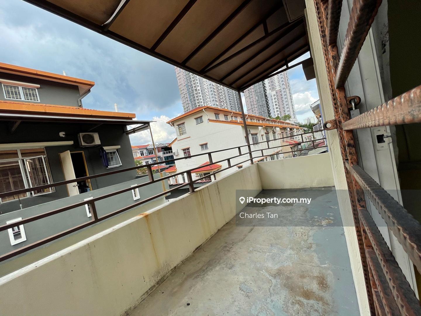 2.5-storey Terraced House for Sale in Lake Vista , Puchong , Tasik Prima, Puchong by Charles Tan - iProperty.com.my