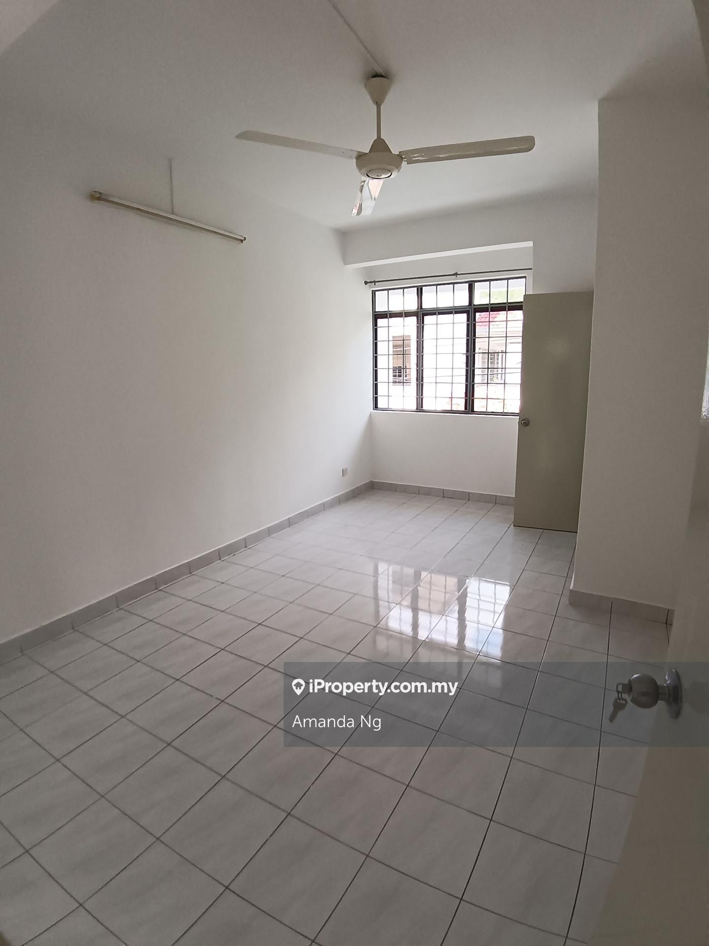 Rumah Berkembar untuk Disewa di Bandar Utama 11, Bandar Utama oleh Amanda Ng - iProperty.com.my