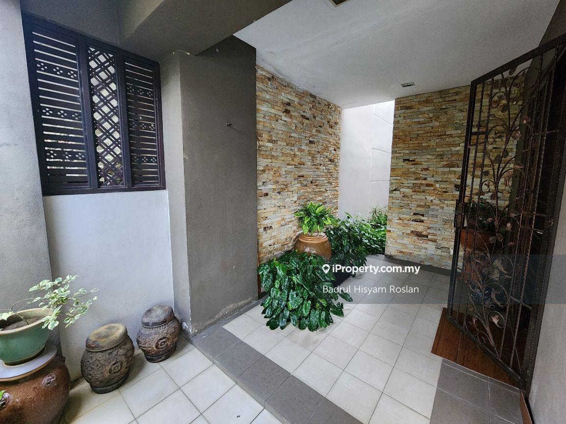 Semi-Detached House for Sale in Anjung Suasana Bandar Seri Putra Bangi, Bangi by Badrul Hisyam Roslan - iProperty.com.my