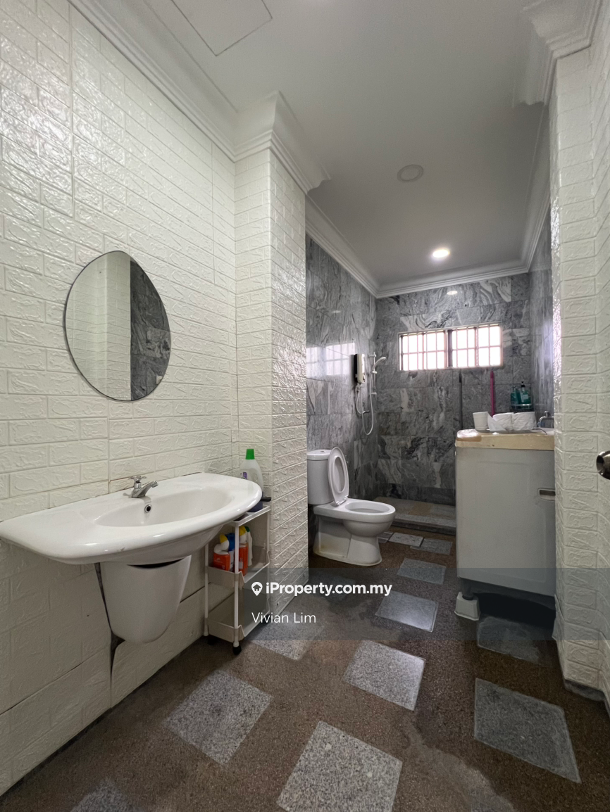 Semi-Detached House for Sale in 3 Storey Semi D, Muar by Vivian Lim - iProperty.com.my