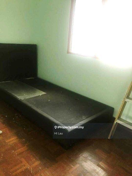 Pangsapuri untuk Dijual di Putra Permai Block C oleh Hl Lau - iProperty.com.my