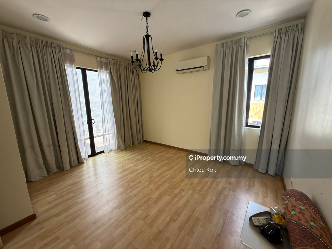 Rumah Berangkai 3 Tingkat untuk Dijual di Taman Anggun 3, Rawang oleh Chloe Kok - iProperty.com.my