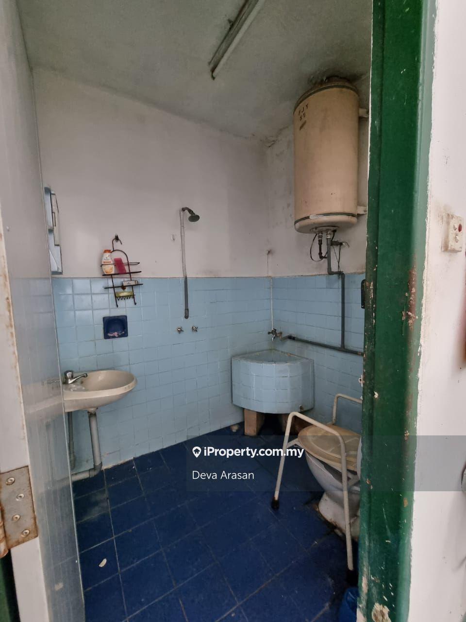 Rumah Berkembar untuk Dijual di Seksyen 6, Petaling Jaya oleh Deva Arasan - iProperty.com.my