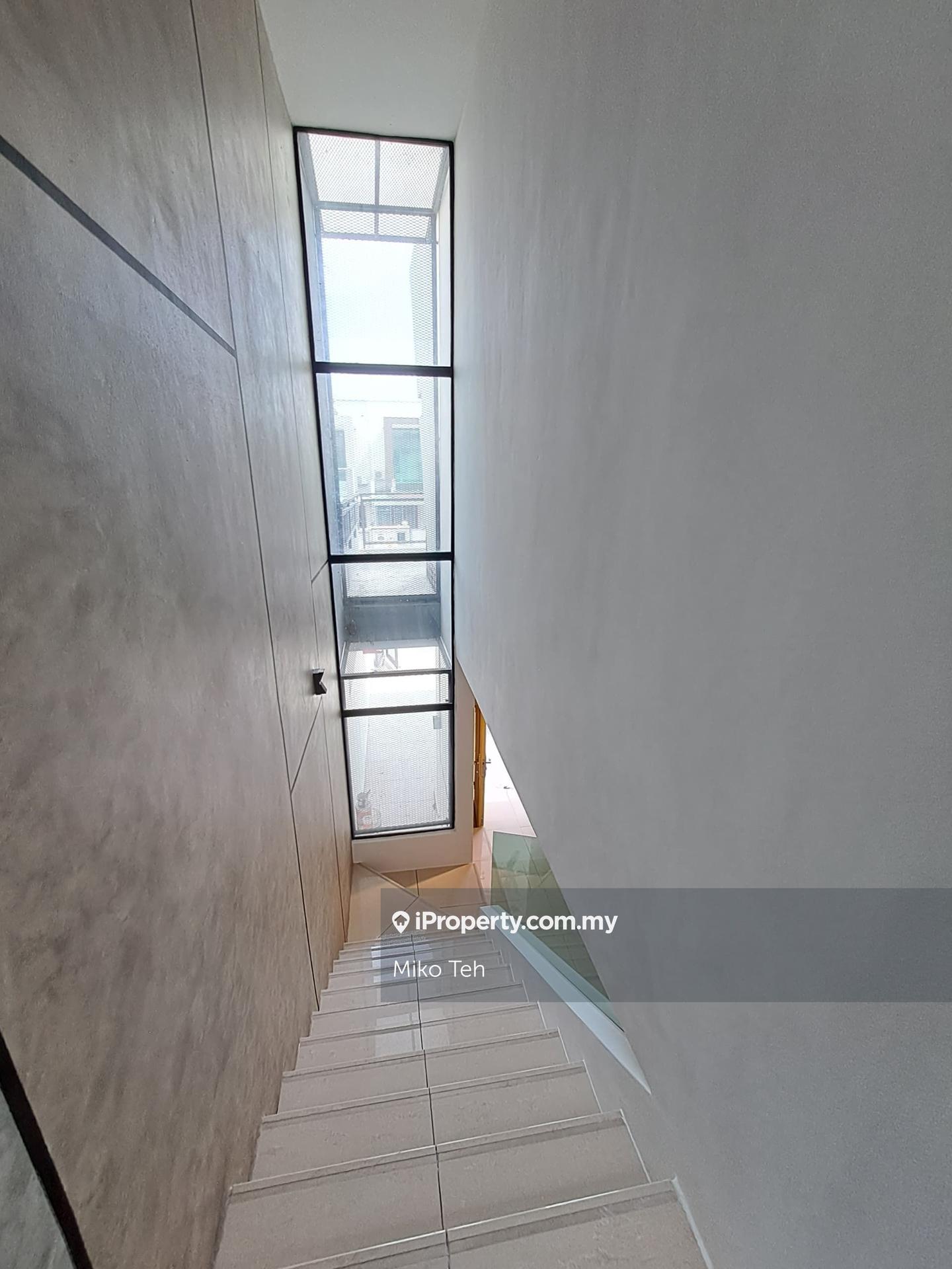 Rumah Berangkai 2 Tingkat untuk Dijual di Taman Lestari Putra, Seri Kembangan oleh Miko Teh - iProperty.com.my