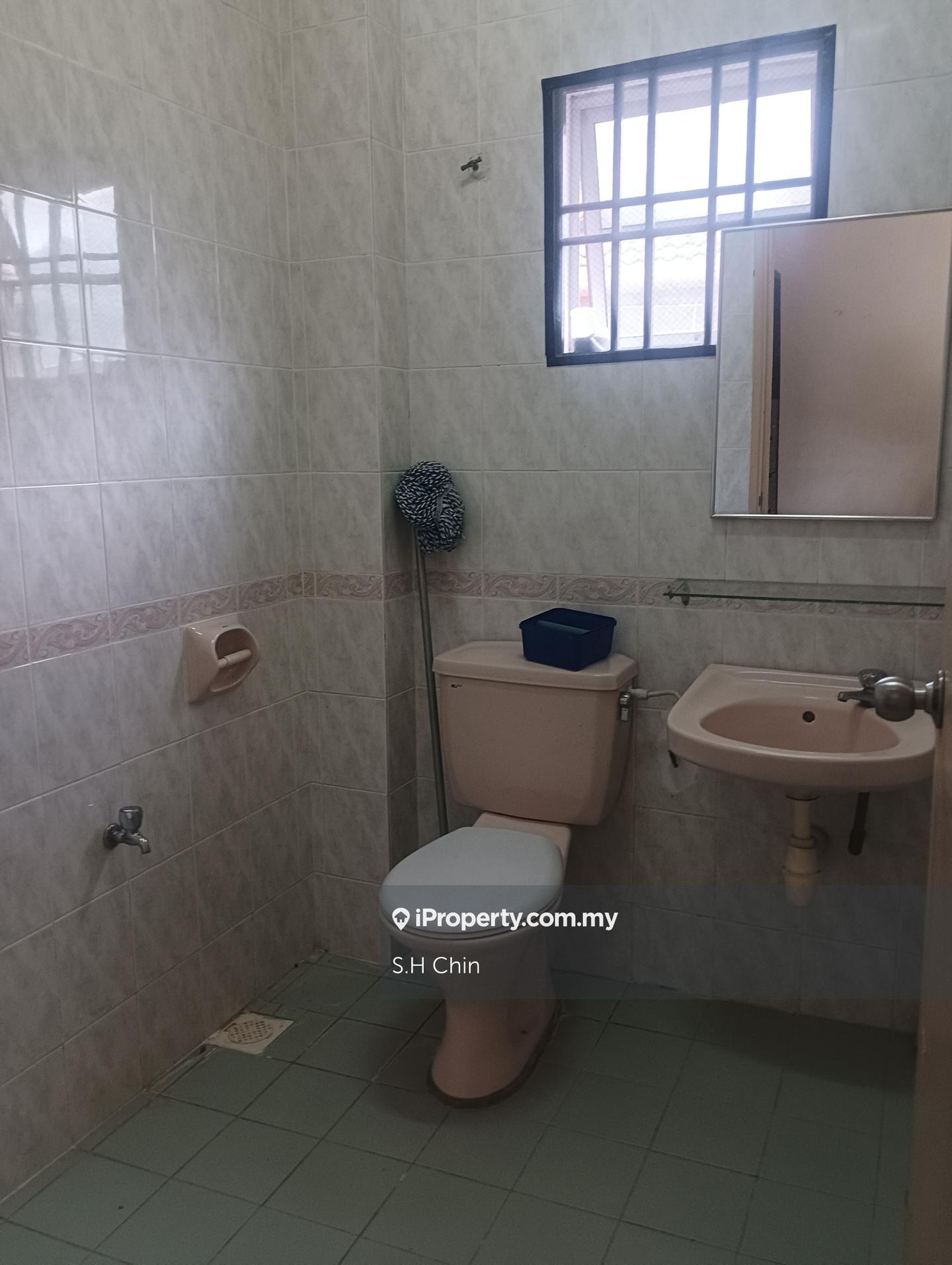 Rumah Berangkai 2 Tingkat untuk Dijual di Seksyen U8, Shah Alam oleh S.H Chin - iProperty.com.my