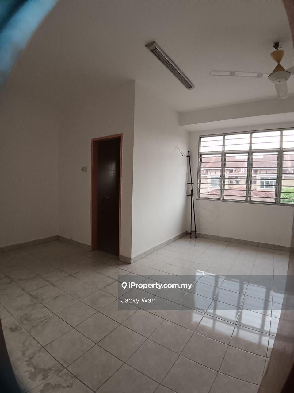 Rumah Berangkai 2 Tingkat untuk Dijual di Taman Putra Impiana, Puchong oleh Jacky Wan - iProperty.com.my