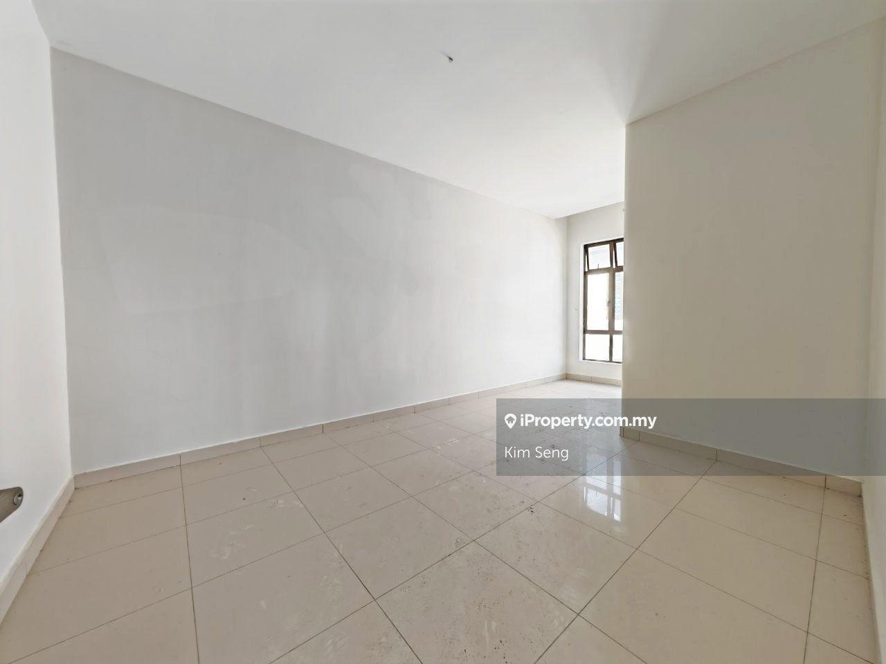 Rumah Berangkai 2 Tingkat untuk Dijual di Taman Tasik Indah, Kluang oleh Kim Seng - iProperty.com.my