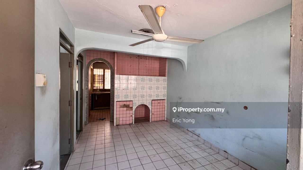 Flat for Sale in Flat Taman Ungku Tun Aminah by Eric Yong - iProperty.com.my