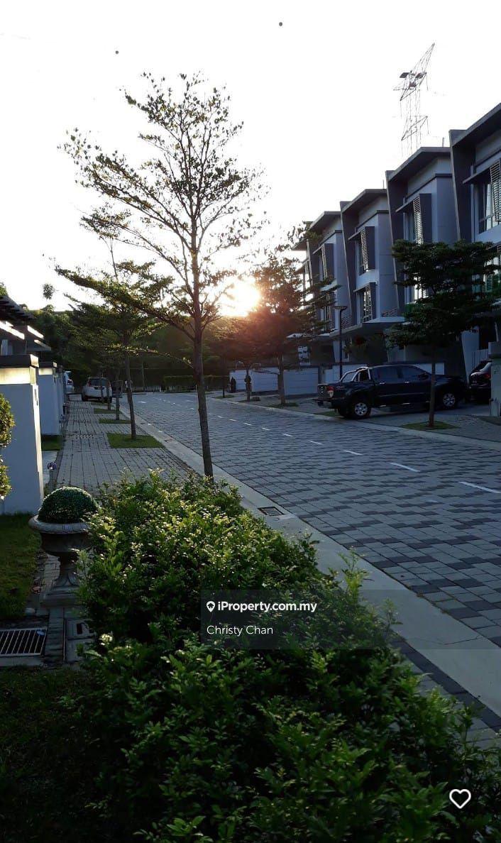 Rumah Berkembar untuk Dijual di Sunway Eastwood, Seri Kembangan oleh Christy Chan - iProperty.com.my