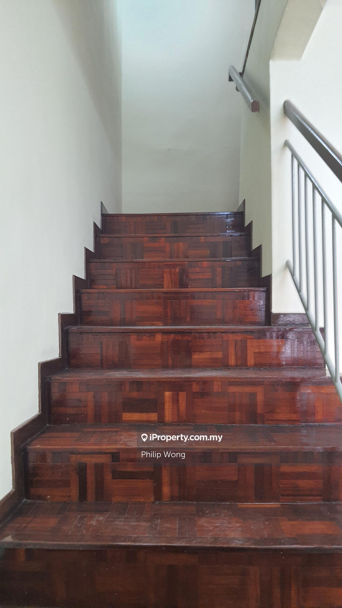 Rumah Berangkai 2.5 Tingkat untuk Dijual di Taman Equine, Seri Kembangan oleh Philip Wong - iProperty.com.my