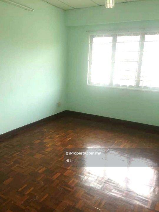 Pangsapuri untuk Dijual di Putra Permai Block C oleh Hl Lau - iProperty.com.my