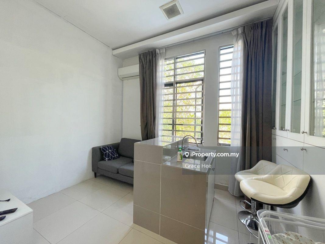 Rumah Berangkai 3 Tingkat untuk Dijual di Taman Bukit Serdang, Seri Kembangan oleh Grace Hee - iProperty.com.my