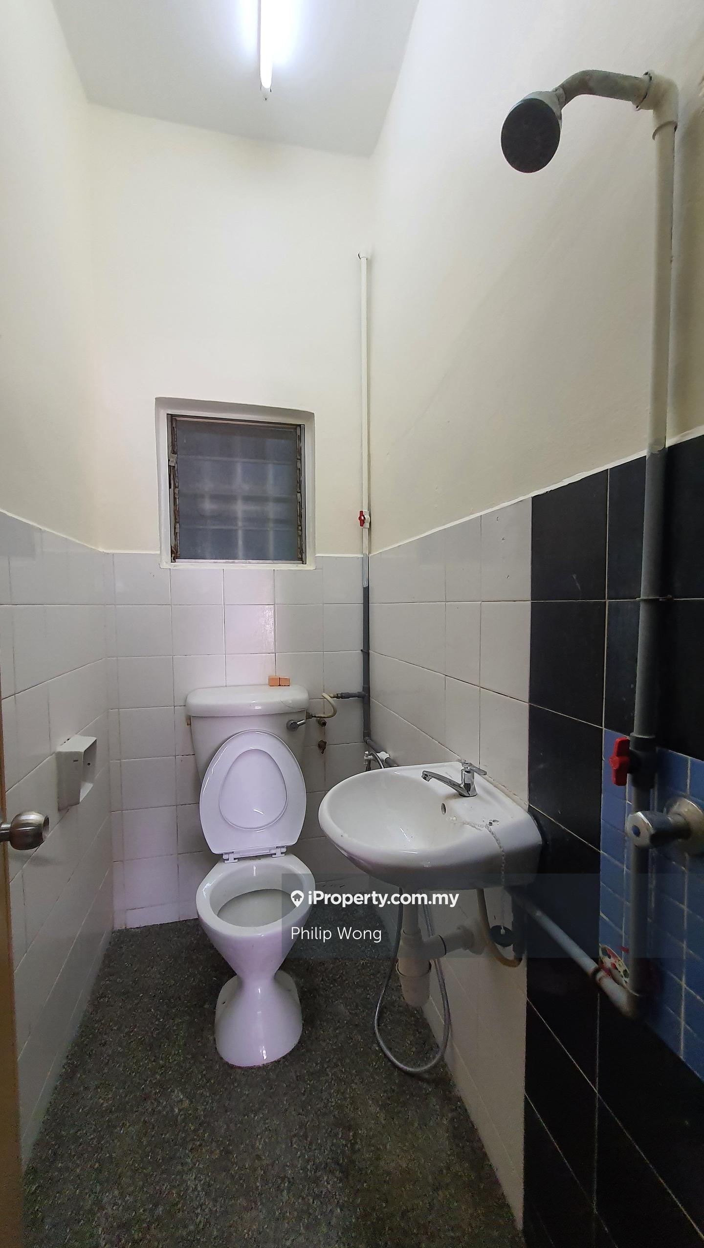 Rumah Berangkai 2.5 Tingkat untuk Dijual di Taman Equine, Seri Kembangan oleh Philip Wong - iProperty.com.my