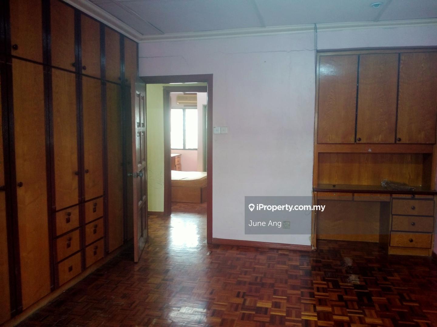 Rumah Berangkai 2 Tingkat untuk Dijual di Bandar Country Homes, Rawang oleh June Ang - iProperty.com.my