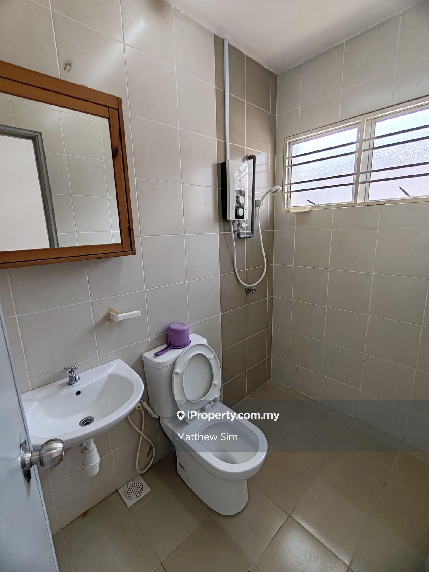 Townhouse for Rent in Bandar Saujana Putra, Tanjong Duabelas by Matthew Sim - iProperty.com.my