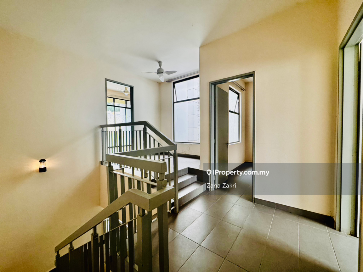 Rumah Berangkai 3 Tingkat untuk Dijual di TAMAN UKAY TROPIKA, Ampang oleh Zana Zakri - iProperty.com.my