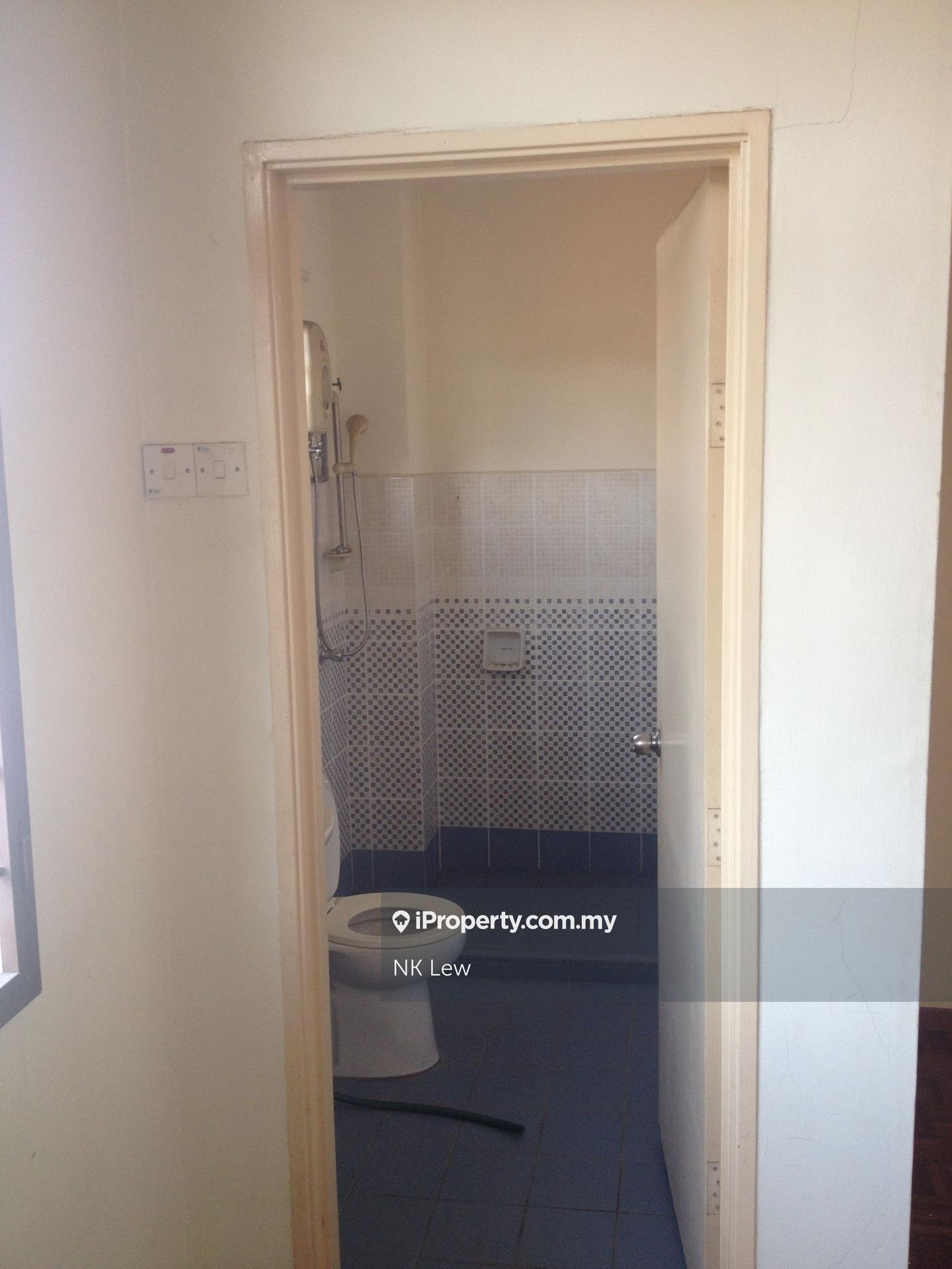 Rumah Berangkai 2 Tingkat untuk Dijual di Taman Bukit Serdang, Seri Kembangan oleh NK Lew - iProperty.com.my