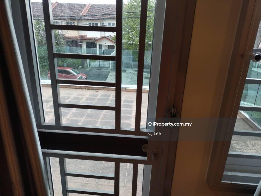 Semi-Detached House for Sale in Taman Lestari Putra, Seri Kembangan by Cj Lee - iProperty.com.my