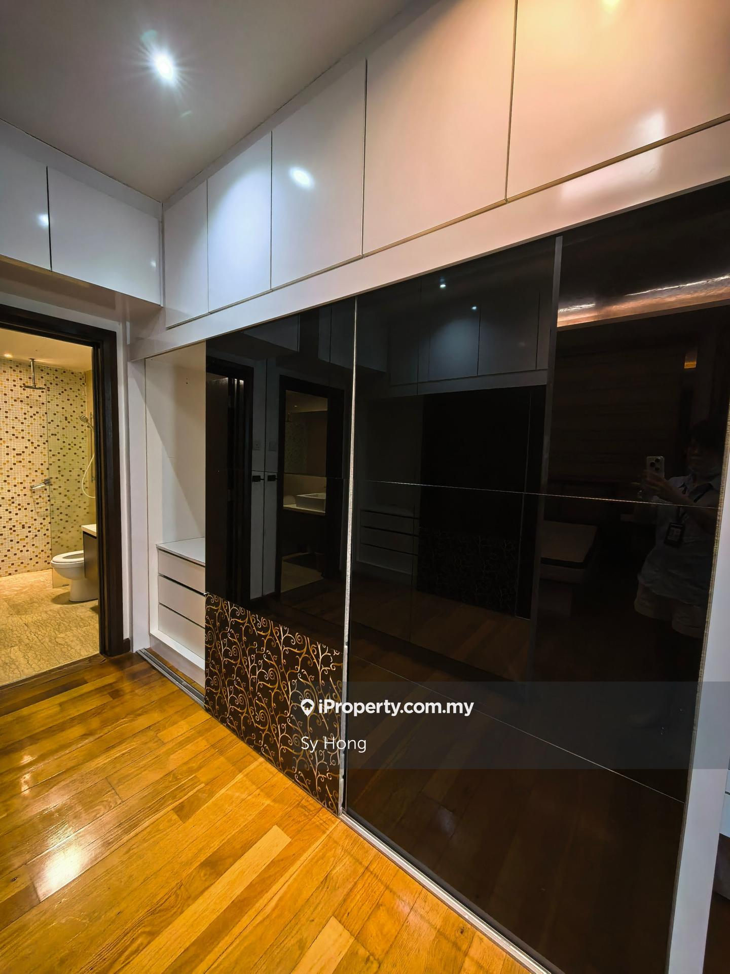 Service Residence for Rent in Regalia Residence by Sy Hong - iProperty.com.my