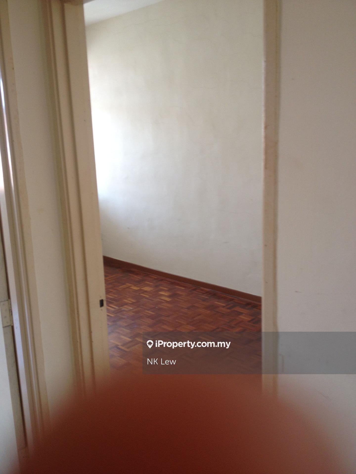 Rumah Berangkai 2 Tingkat untuk Dijual di Taman Bukit Serdang, Seri Kembangan oleh NK Lew - iProperty.com.my