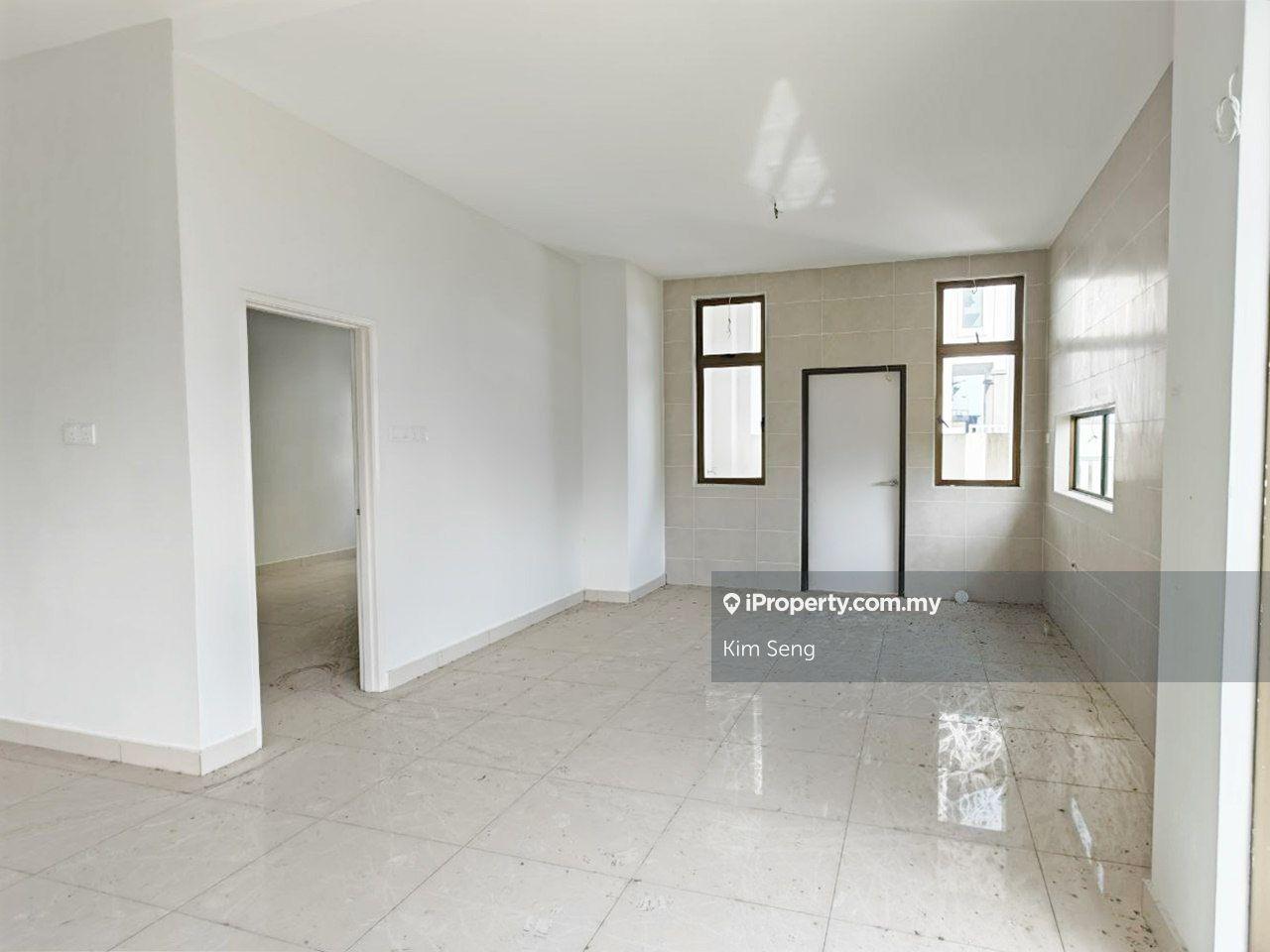 Rumah Berangkai 2 Tingkat untuk Dijual di Taman Tasik Indah, Kluang oleh Kim Seng - iProperty.com.my