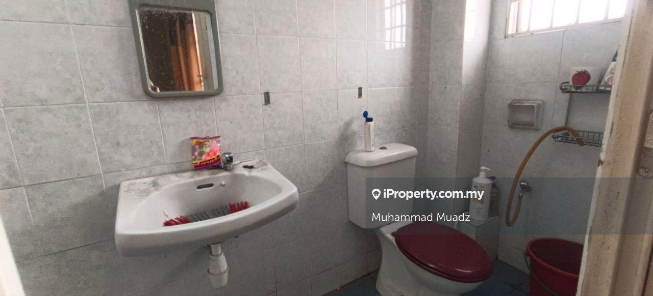 Rumah Berangkai 2 Tingkat untuk Dijual di Jalan Sungai Rasau, Berjaya Park, Shah Alam oleh Muhammad Muadz - iProperty.com.my