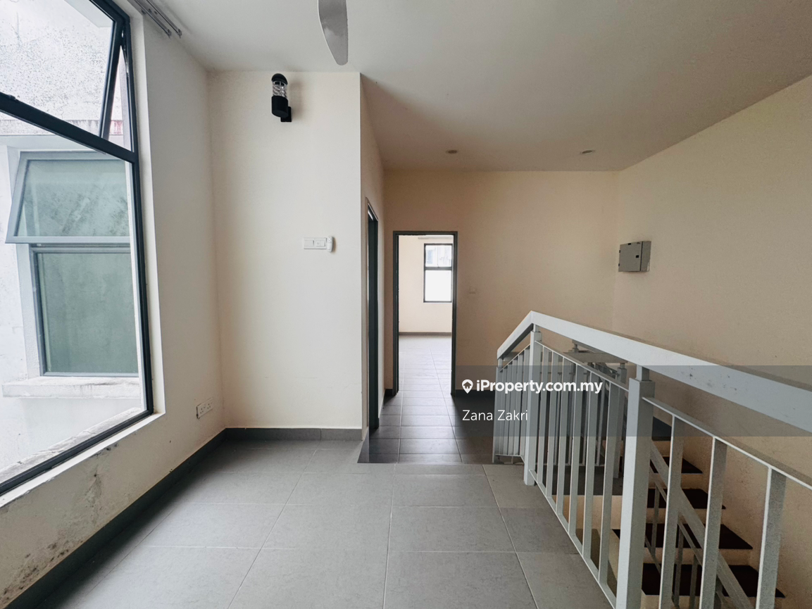 Rumah Berangkai 3 Tingkat untuk Dijual di TAMAN UKAY TROPIKA, Ampang oleh Zana Zakri - iProperty.com.my