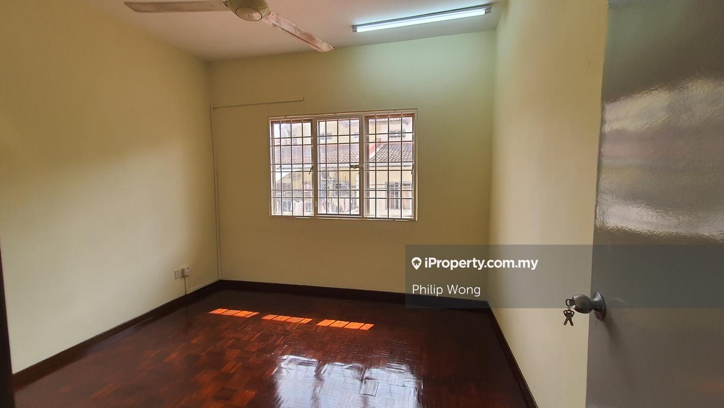 Rumah Berangkai 2.5 Tingkat untuk Dijual di Taman Equine, Seri Kembangan oleh Philip Wong - iProperty.com.my