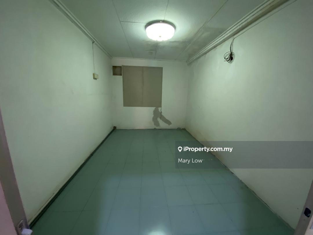 Shop-Office for Sale in Taman Melaka Baru, Batu Berendam by Mary Low - iProperty.com.my