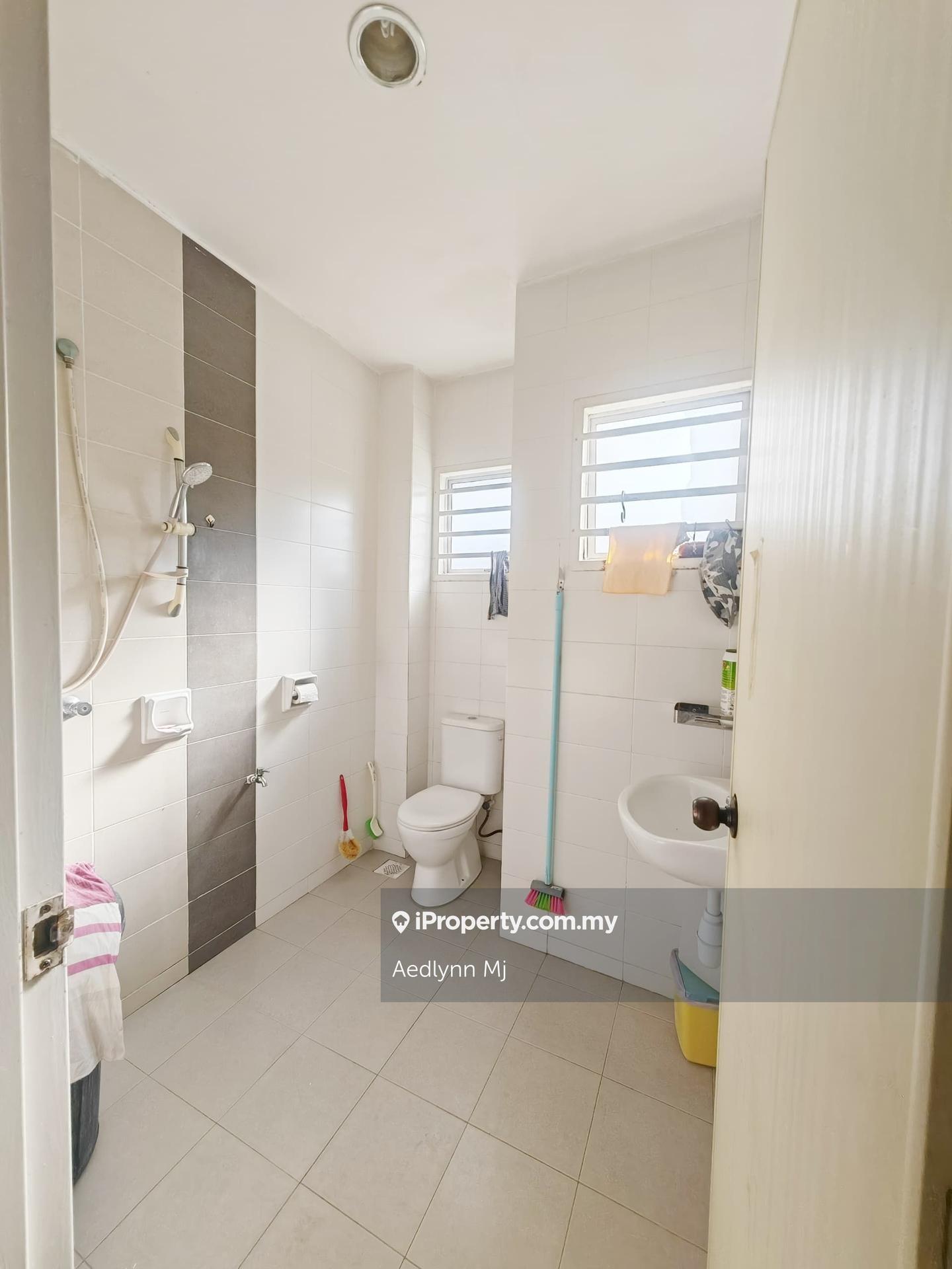 Rumah Berangkai 2 Tingkat untuk Dijual di Taman Putra Impiana, Puchong oleh Aedlynn Mj - iProperty.com.my