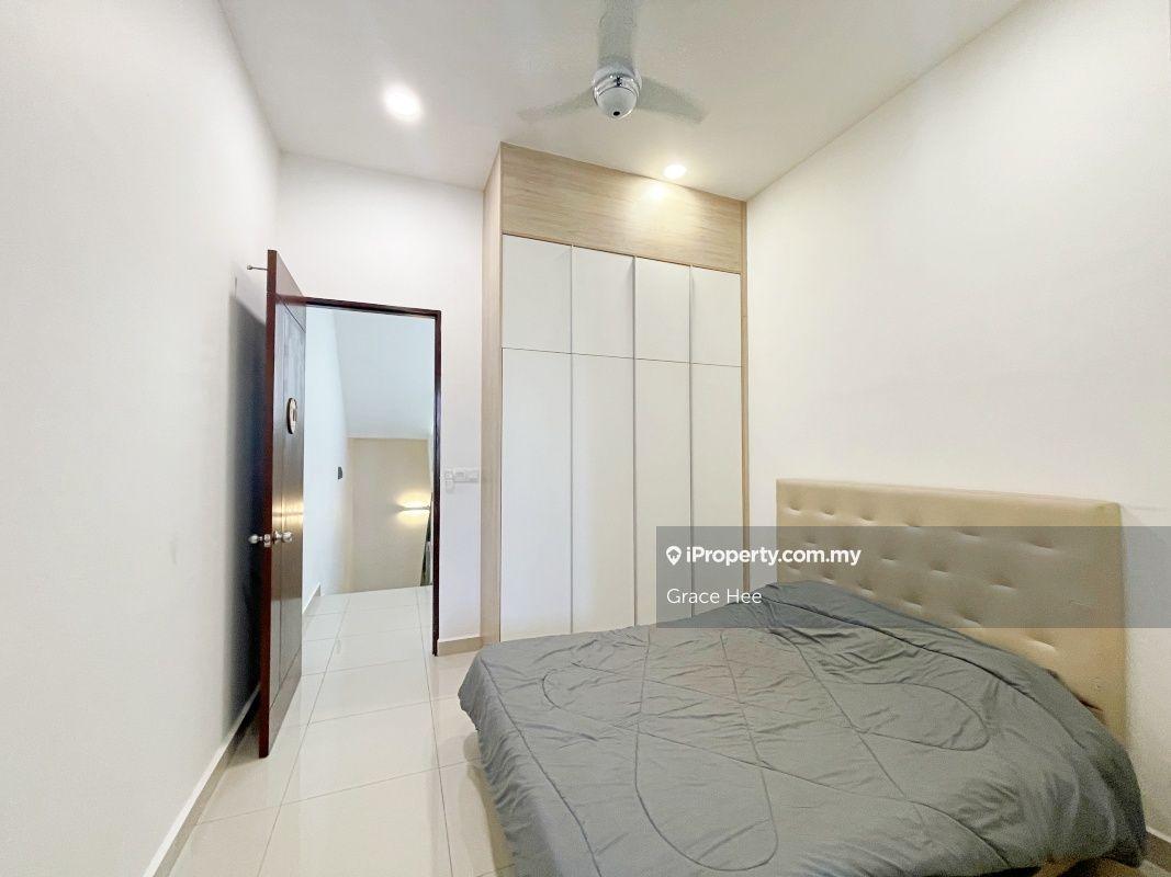 Rumah Berangkai 3 Tingkat untuk Dijual di Taman Bukit Serdang, Seri Kembangan oleh Grace Hee - iProperty.com.my
