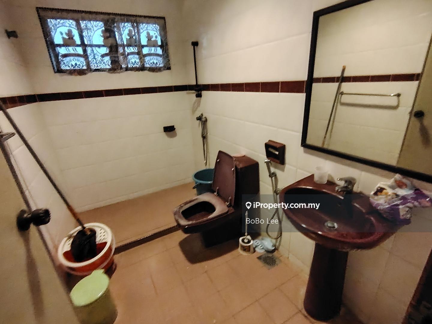 Bungalow House for Sale in Taman Yarl, Jalan Klang Lama (Old Klang Road) by BoBo Lee - iProperty.com.my