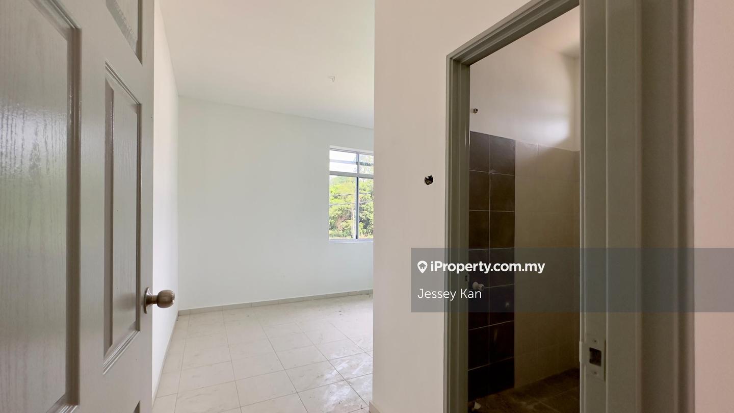 Rumah Berkembar untuk Dijual di Kampung Batu Hitam, Beserah oleh Jessey Kan - iProperty.com.my