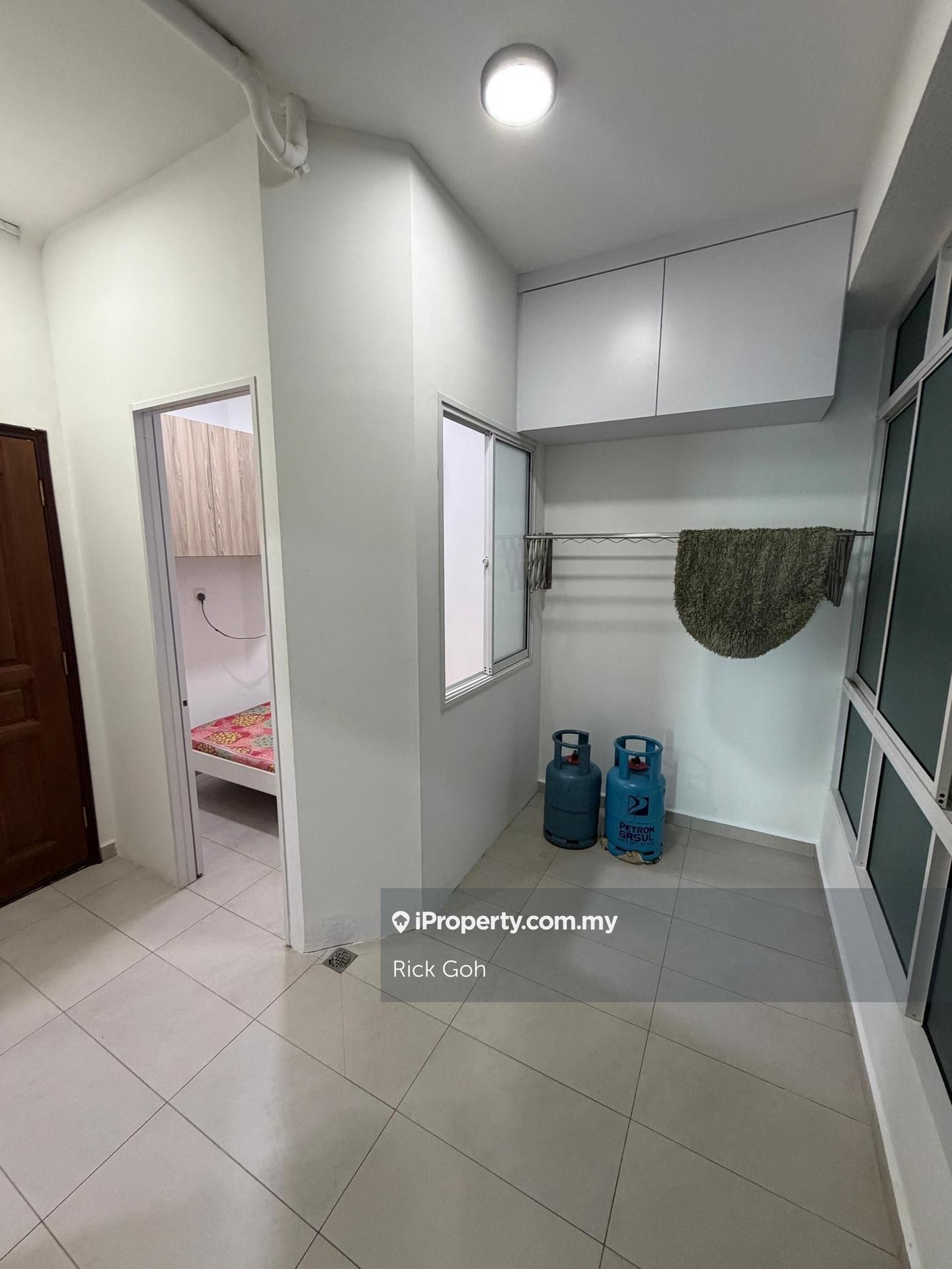 Condominium for Rent in Gurney Beach Resort by Rick Goh - iProperty.com.my