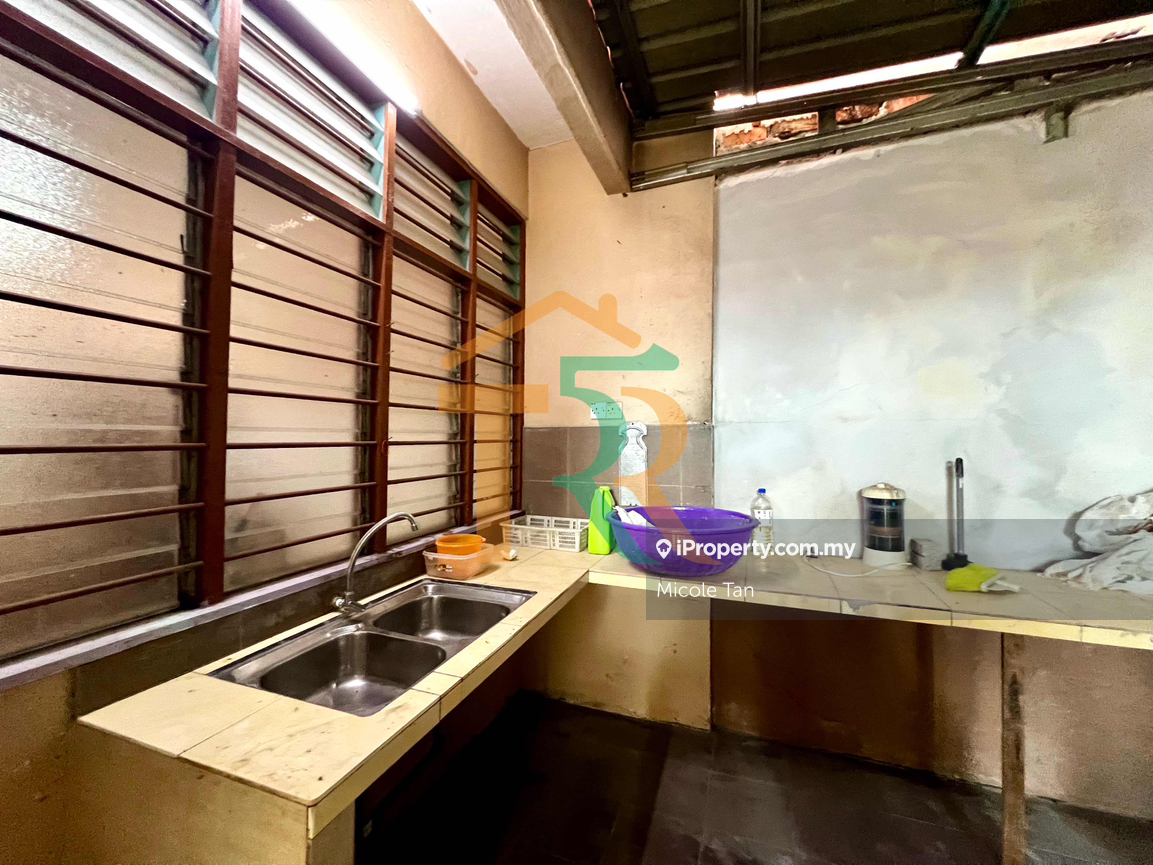 Semi-Detached House for Sale in Jalan Bakri, Batu 4, Jalan Bakri by Micole Tan - iProperty.com.my