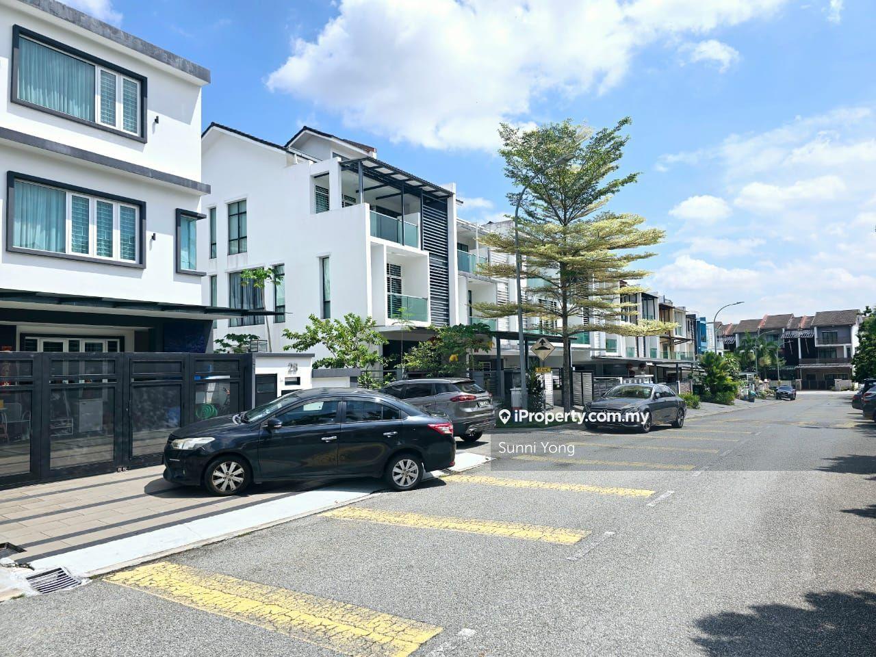 Rumah Berangkai 3 Tingkat untuk Dijual di Kinrara Residence, Puchong oleh Sunni Yong - iProperty.com.my