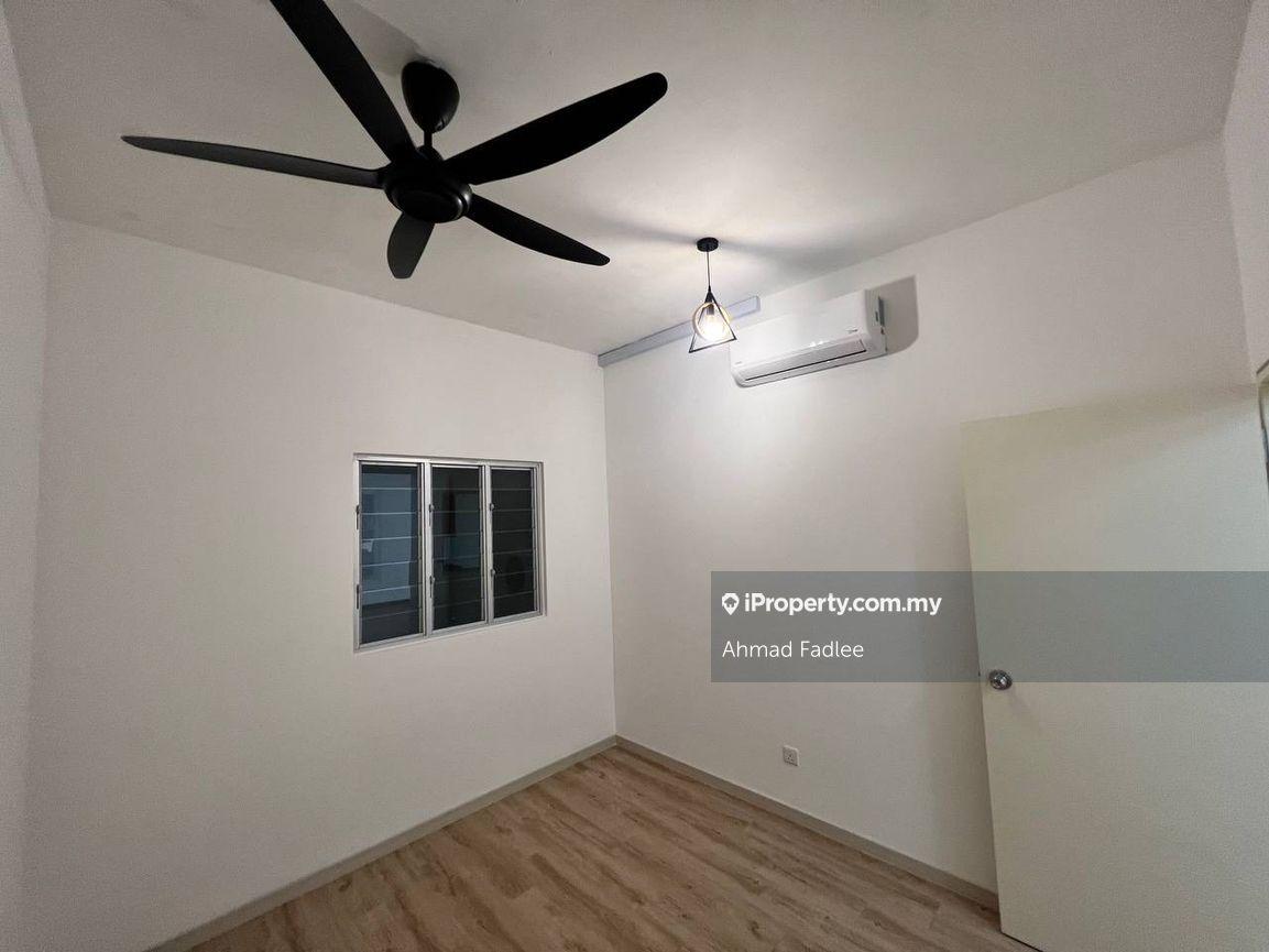 Condominium for Sale in Lakefront Homes by Ahmad Fadlee - iProperty.com.my