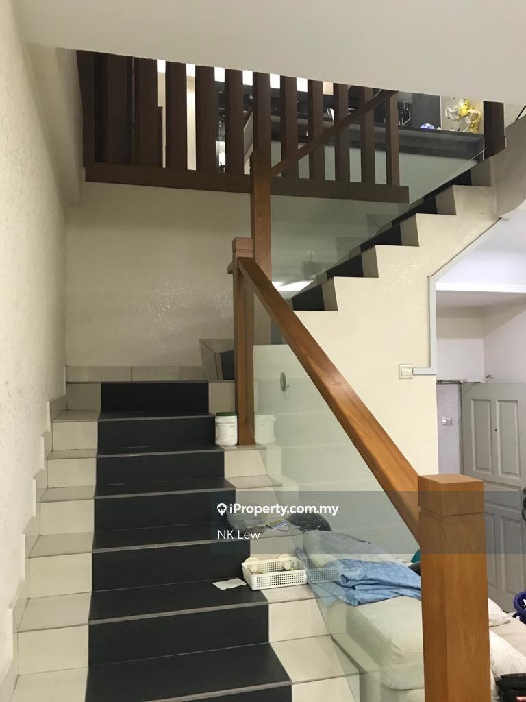 Townhouse for Rent in Taman Bukit Serdang, Seri Kembangan by NK Lew - iProperty.com.my